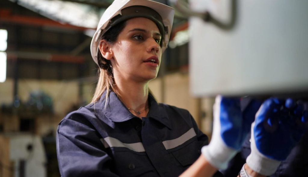 lavoro operaia donne scaled e1694784404964.jpg