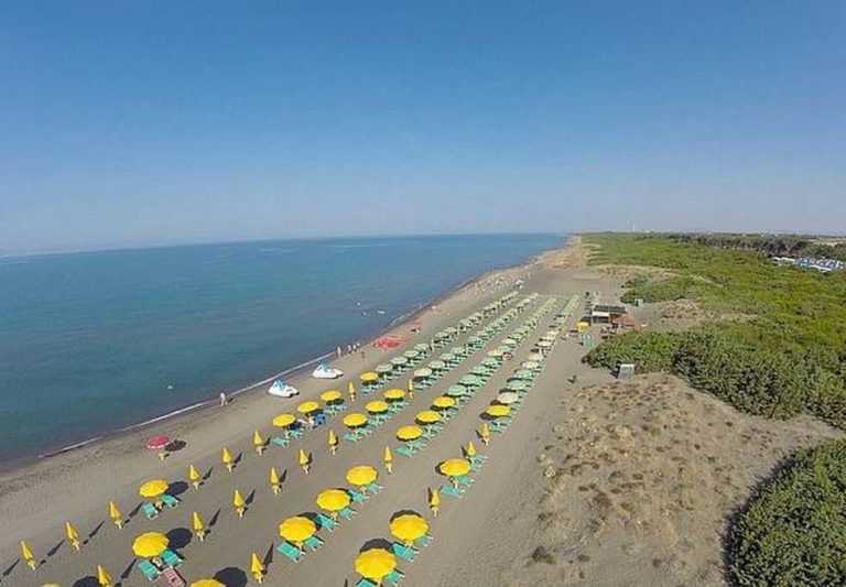 litorale montalto marina ombrelloni.jpg