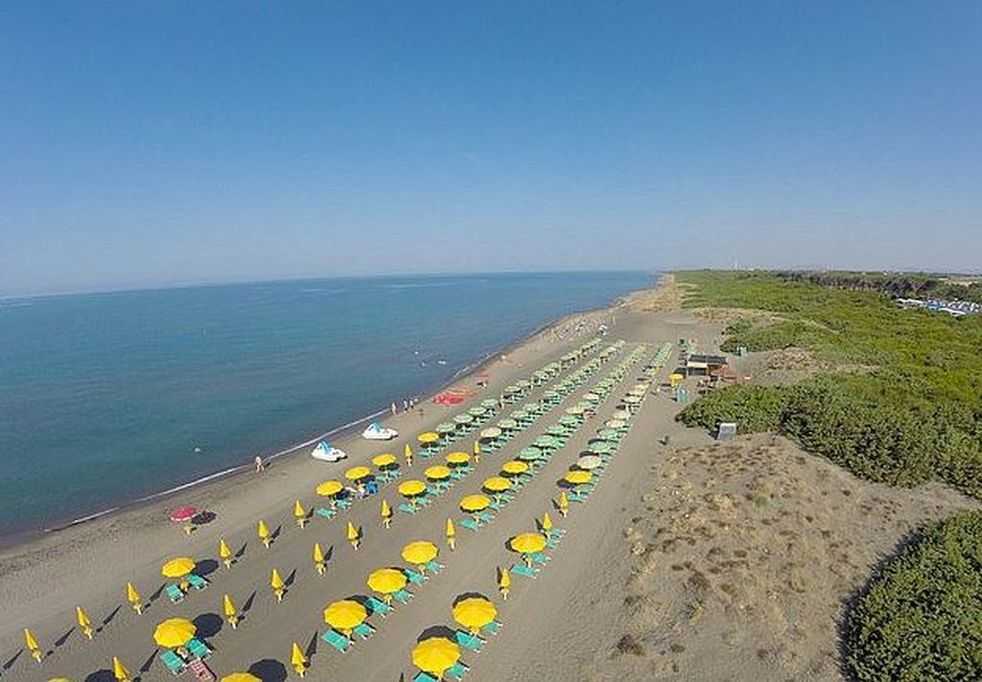litorale montalto marina ombrelloni.jpg