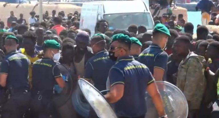 migranti Lampedusa.jpg