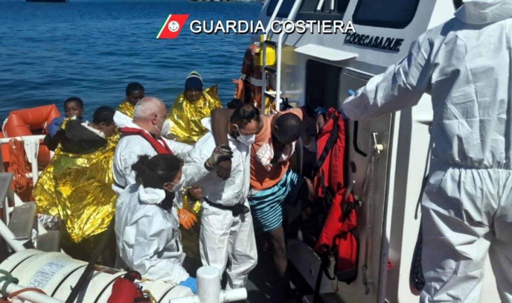 migranti lampedusa scaled e1694595908857.jpeg