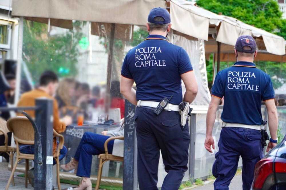 municipale roma capitale bar dehors.jpg