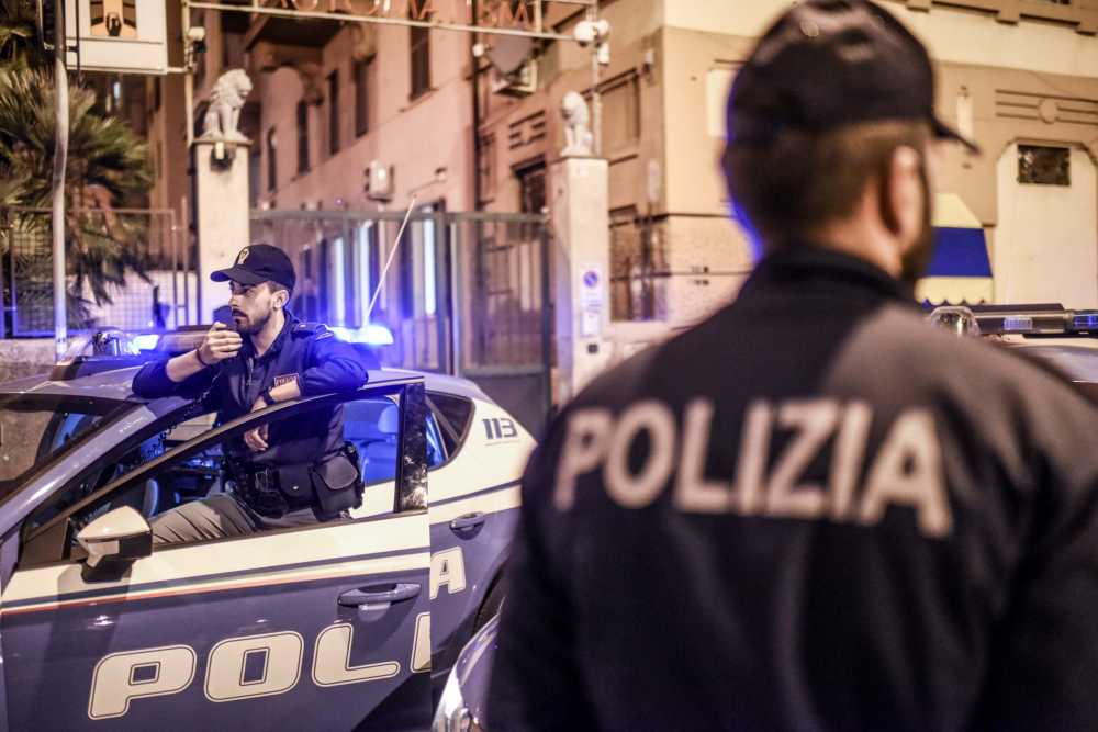 notte sirene polizia.jpg