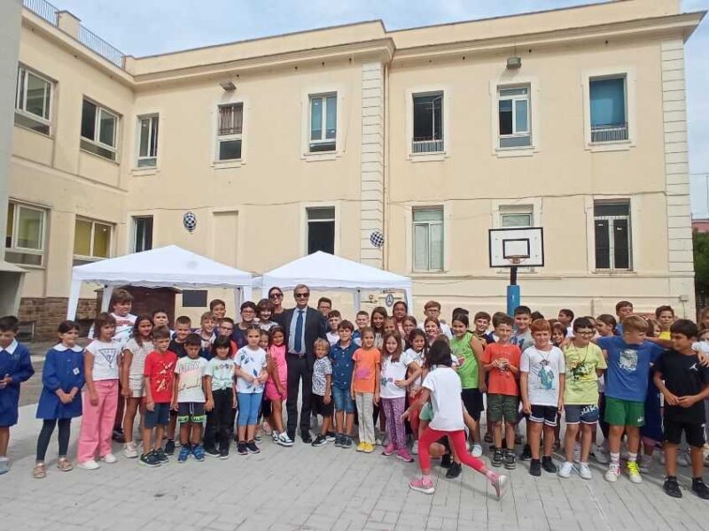 Primo giorno di scuola a Santa Marinella, il Sindaco Tidei in visita a studenti e docenti 1 plesso centro 800x600.jpg