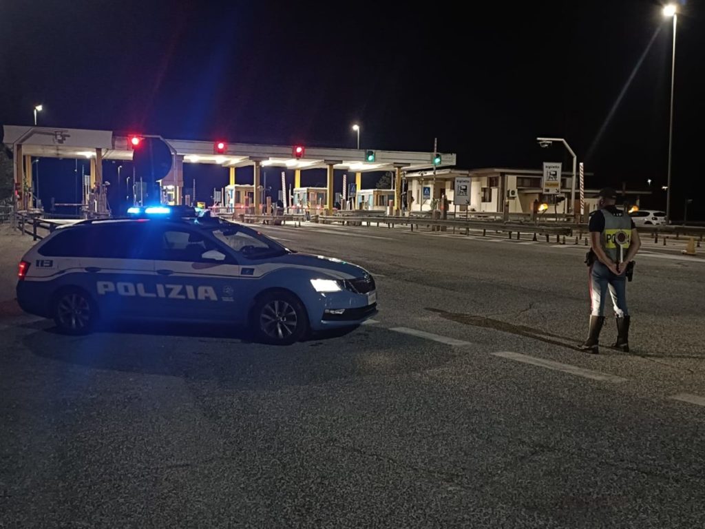polizia stradale notte.jpg