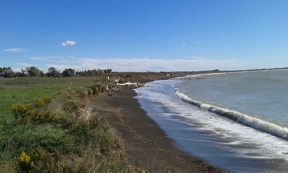 sabbie nere monumento naturale di pyrgi.jpg