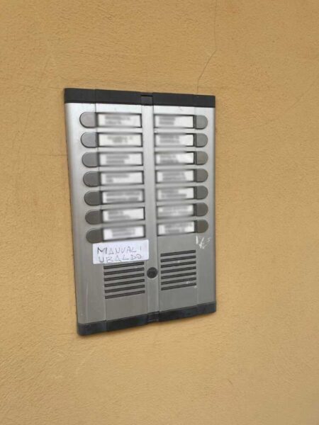 ubaldo manuali nettubino operatore ecologico stupro citofono 450x600.jpeg