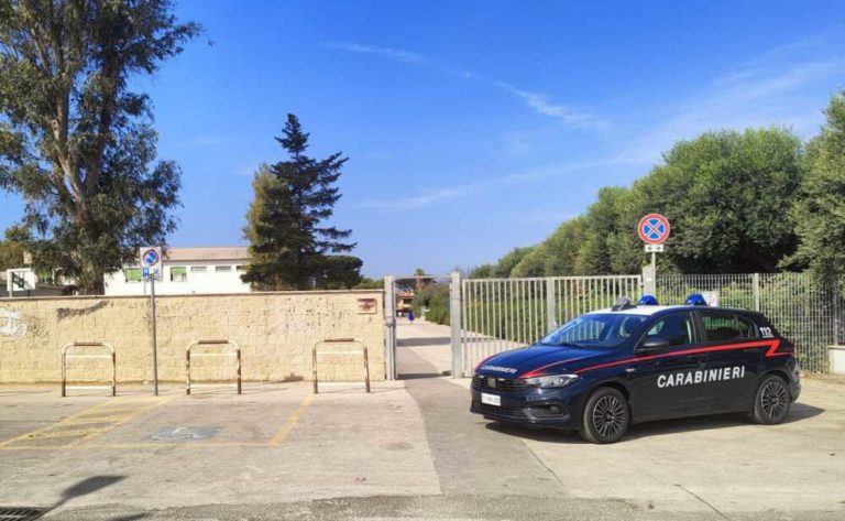 ANZIO I Carabinieri intervenuti per il furto allIstituto comprensivo.jpg