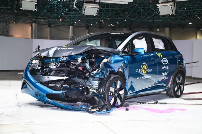 Crash test Euro NCAP per BYD e XPENG: 5 stelle per le cinesi 1 BYD Dolphin crash test.jpg