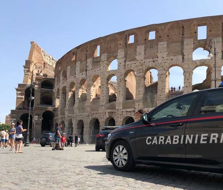 CENTRO Controlli dei Carabinieri area Colosseo 4.jpg