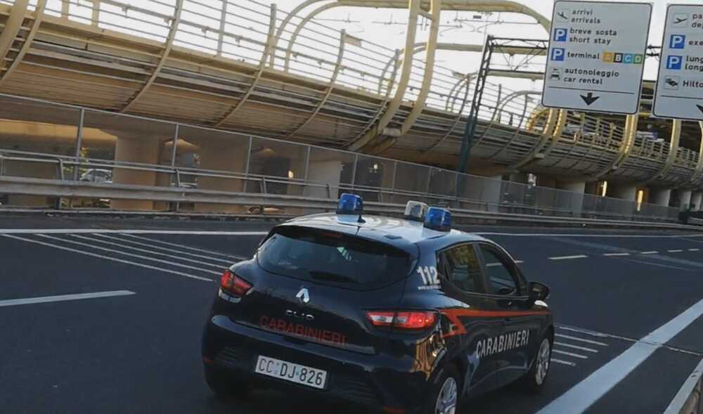 CP AEROPORTO I controlli dei Carabinieri allaeroporto fiumicino 3.jpg