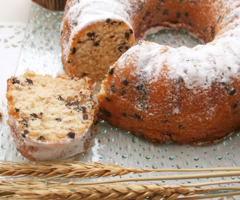 Ciambellone gocce di cioccolato scaled.jpg