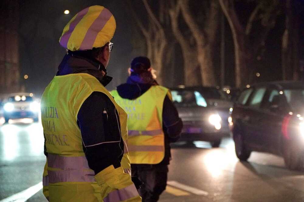 Blitz della Locale di Roma Capitale contro la movida selvaggia 1 Controlli Capodanno Polizia Locale municipale roma capitale 2.jpeg