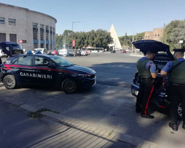 EUR I controlli dei Carabinieri in zona Ostiense Marconi 2.jpg