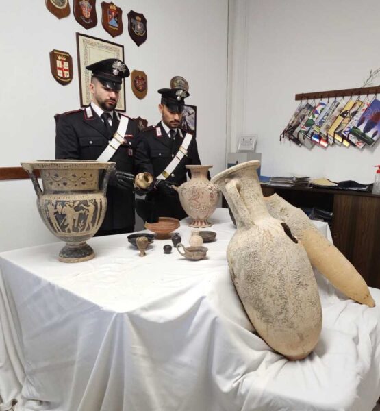 OSTIA I reperti archeologici recuperati dai Carabinieri a Fregene 2 555x600.jpg