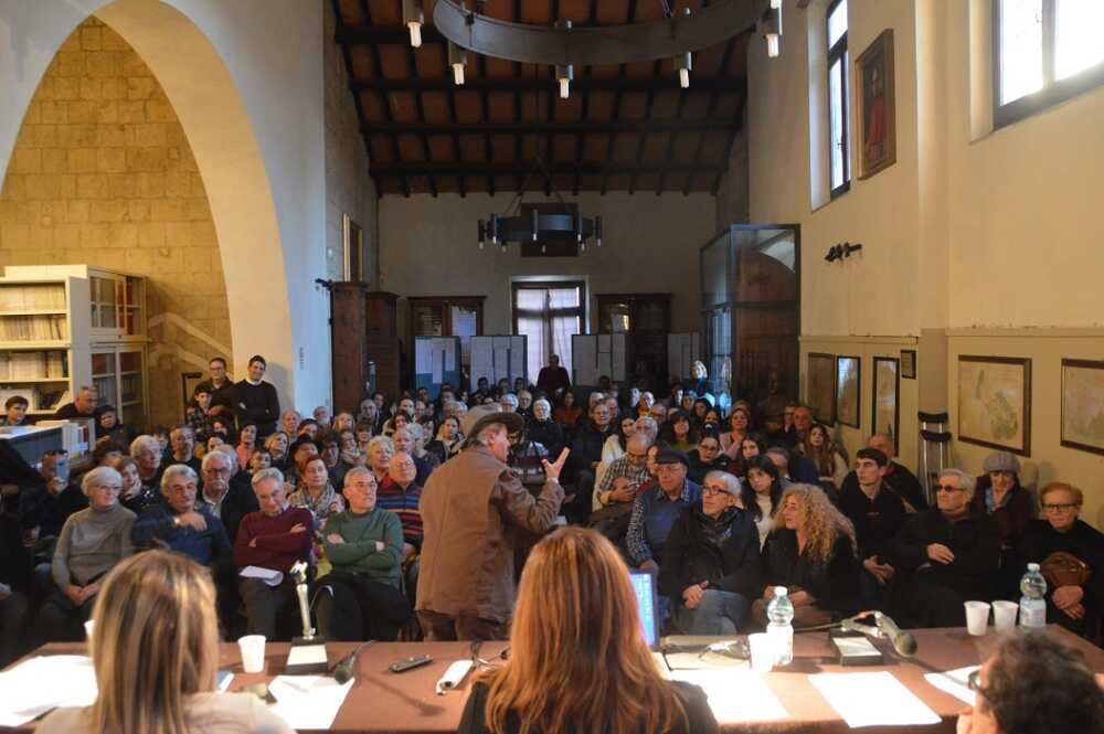 Tarquinia, alla sala Sacchetti l’incontro di geopolitica “Il ruolo della diplomazia di fronte alle sfide attuali” 1 Sala Sacchetti.jpg