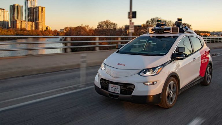 TaxiRobot Cruise di General Motors in California.jpg
