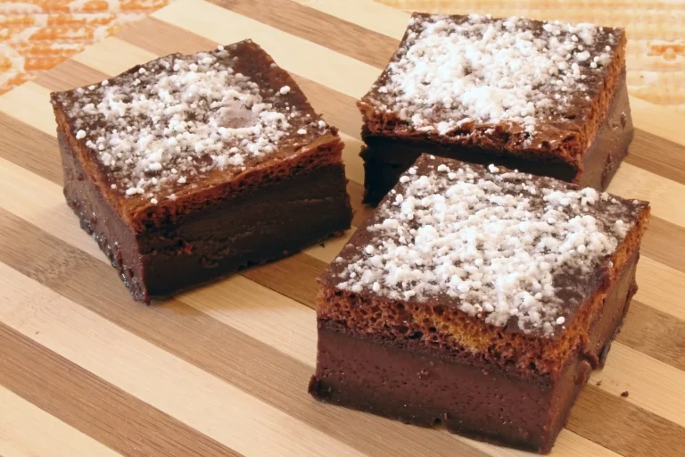 Torta magica al cacao scaled.jpeg.webp