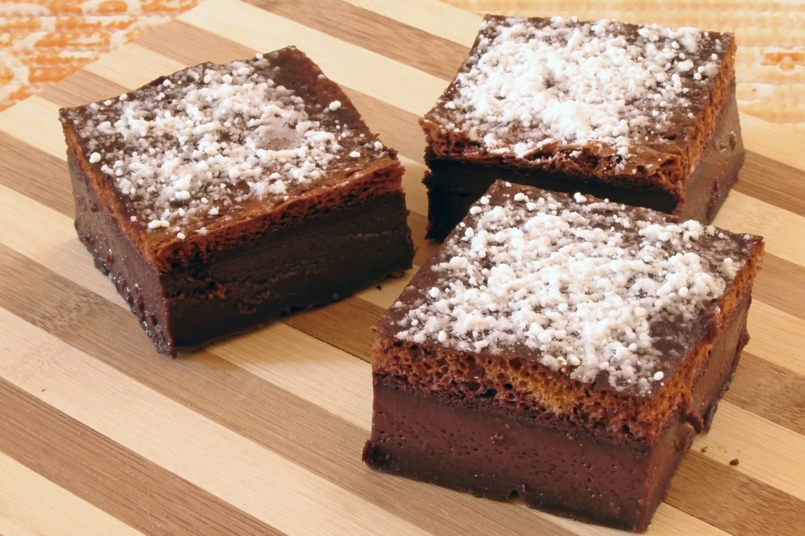 Torta magica al cacao scaled.jpeg.webp