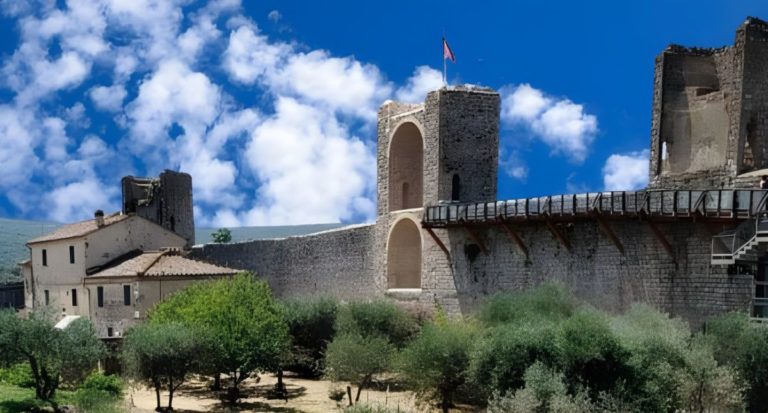 Toscana borgo medievale 1.jpg