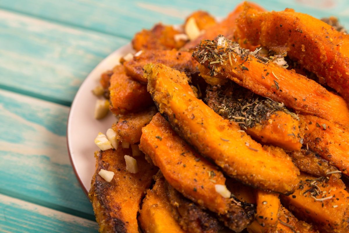 Zucca al forno: io la insaporisco cosi! Ricetta contadina 1 Zucca a spicchi scaled.jpg