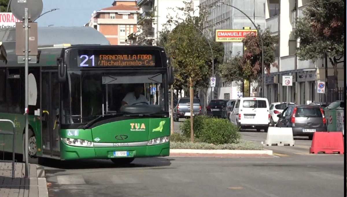 Pescara: sindacati e assessore su viale Marconi 1 autobus.jpg