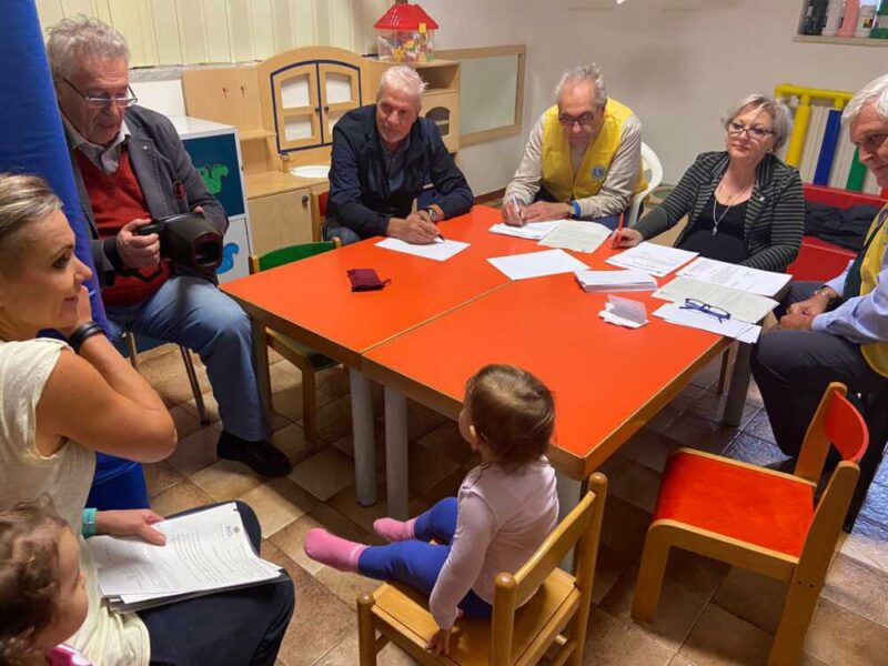 Successo per lo screening oculistico dei Lions in tre istituti di Civitavecchia 1 bimba 800x600.jpg
