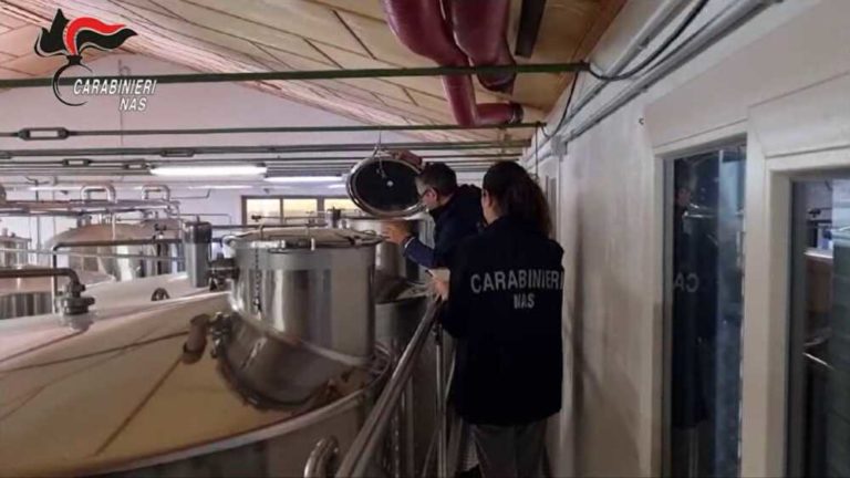 carabinieri nas vino.jpg