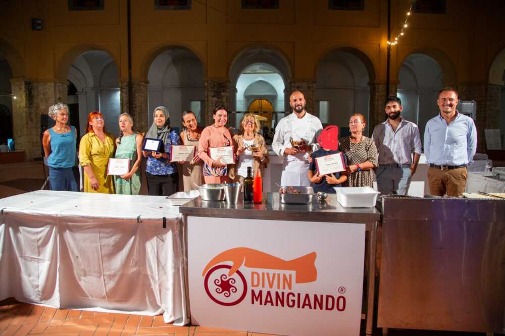 divin mangiando 2023.jpg