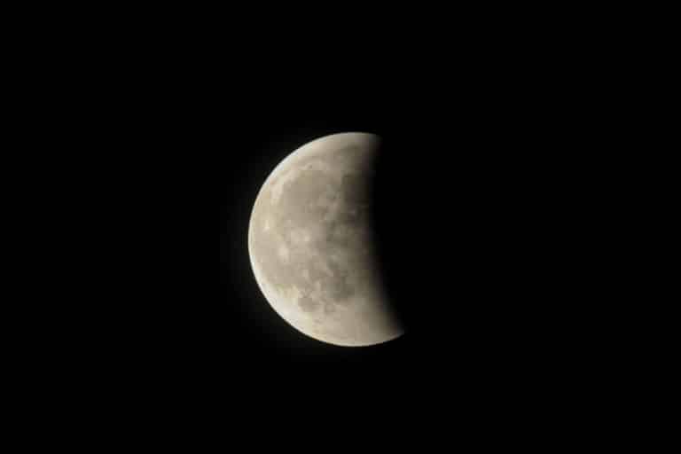 eclissi parziale luna.jpg
