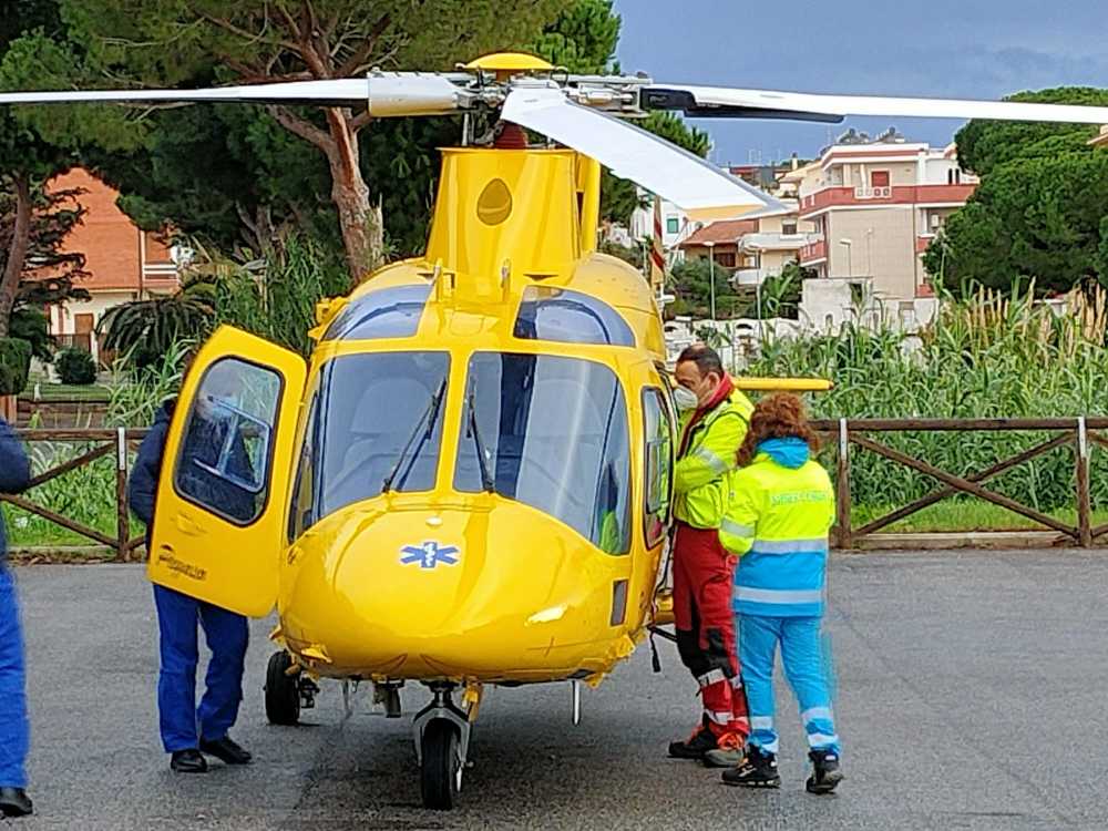 elisoccorso eliambulanza parcheggio stadio fronti santa marinella misericordia 3.jpg