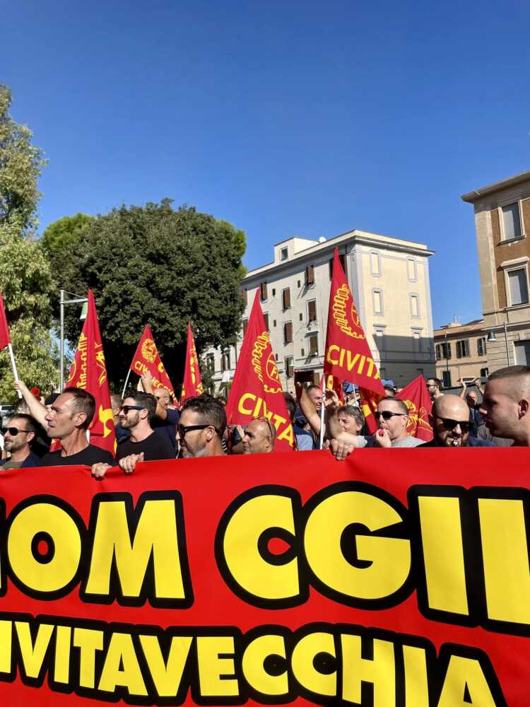 fiom cgil civitavecchia metalmeccanici corteo 4.jpg