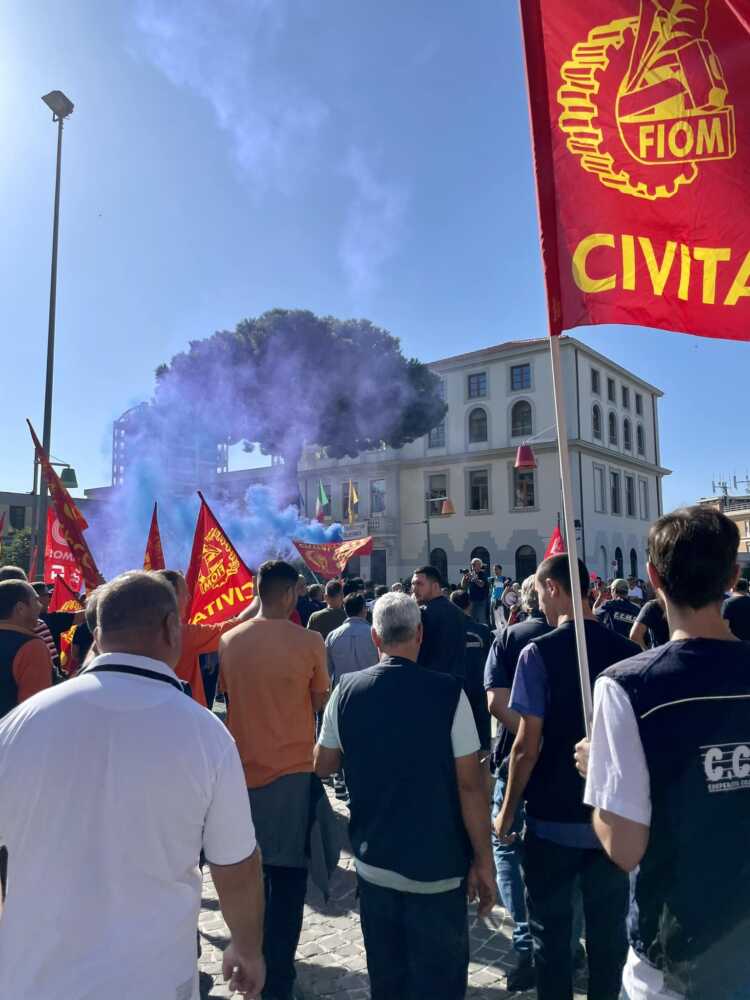 fiom cgil civitavecchia metalmeccanici corteo 5.jpg