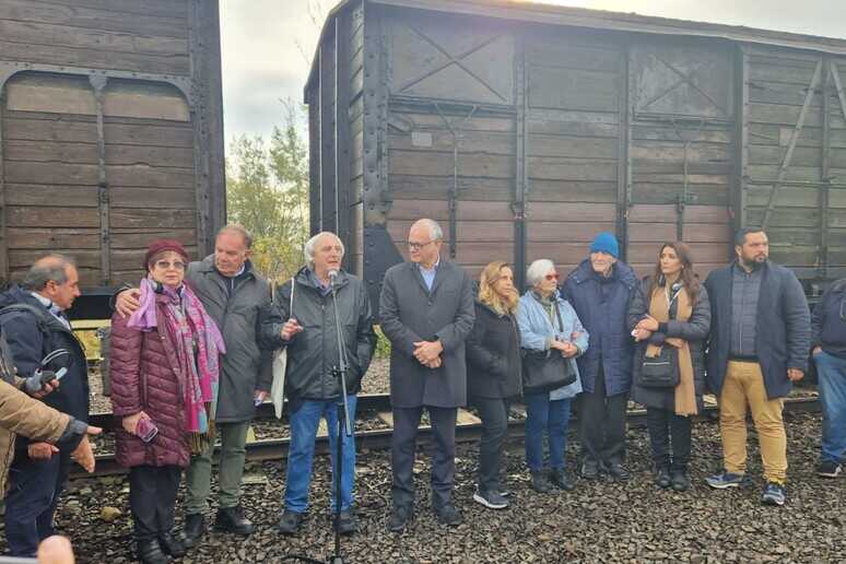 Shoah, Gualtieri ad Auschwitz e Birkenau: “Il punto più basso raggiunto dall’umanità” 1 gualtieri a birkenau.jpg