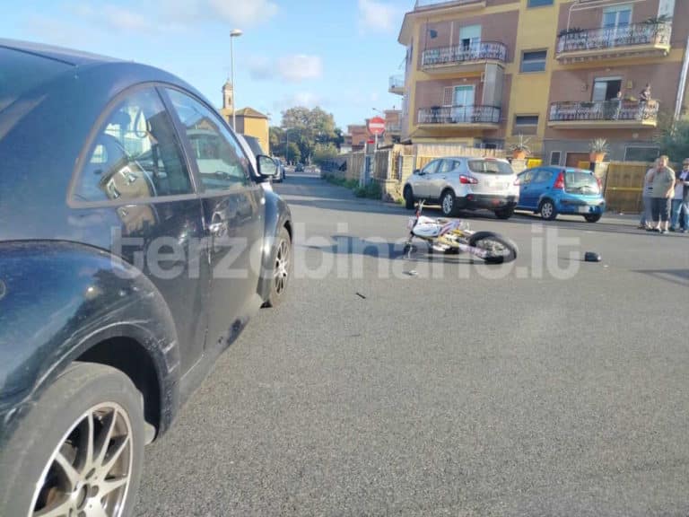 incidente moto maggiolone viale manzoni cerveteri 1.jpg