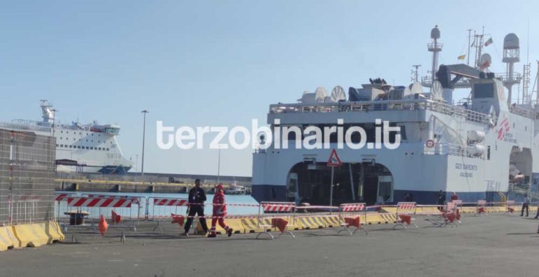 migranti geo barents porto civitavecchia.jpg