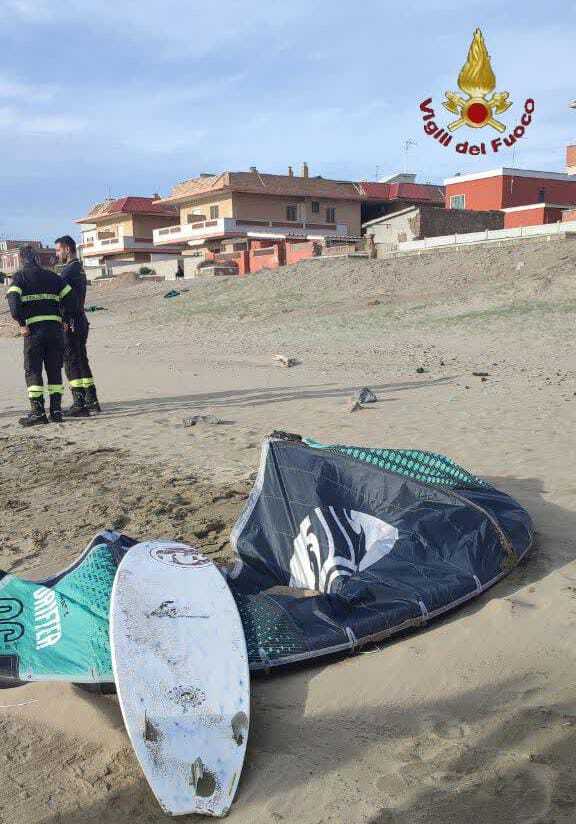 morto surfista sul litorale laziale.jpg