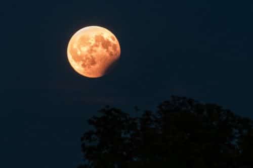 partial lunar eclipse tonight 500x333.jpg