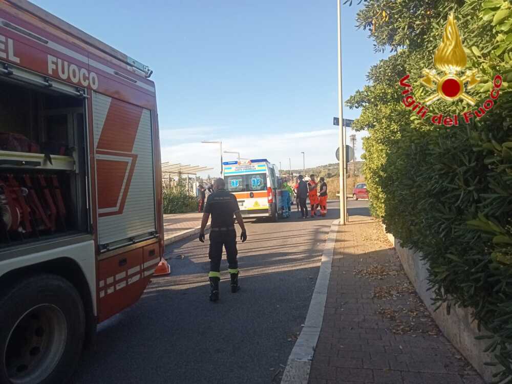 Pescatore cade da un pontile a Santa Marinella, è gravissimo 1 pescatore lungomare marconi santa marinella ambulanza vvf vigili fuoco pompieri.jpg