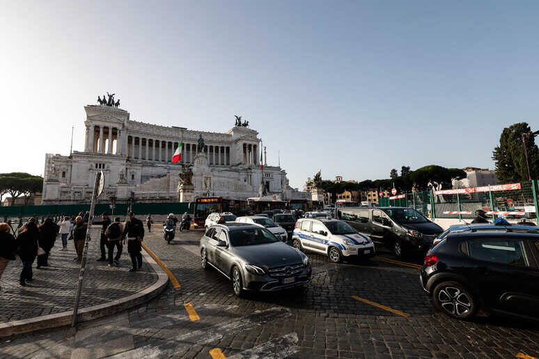 piazza venezia a Roma.jpg