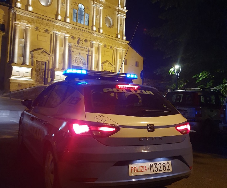 polizia laquila.jpg