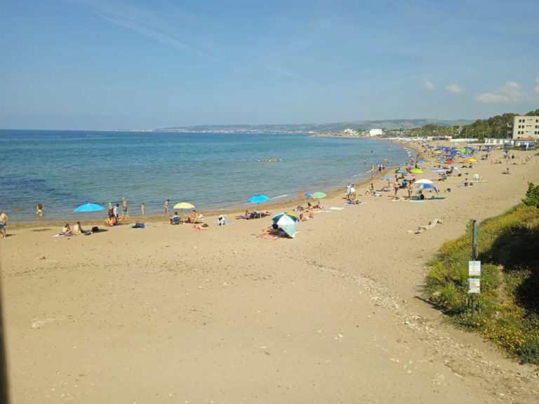 spiaggia libera santa marinella.jpg