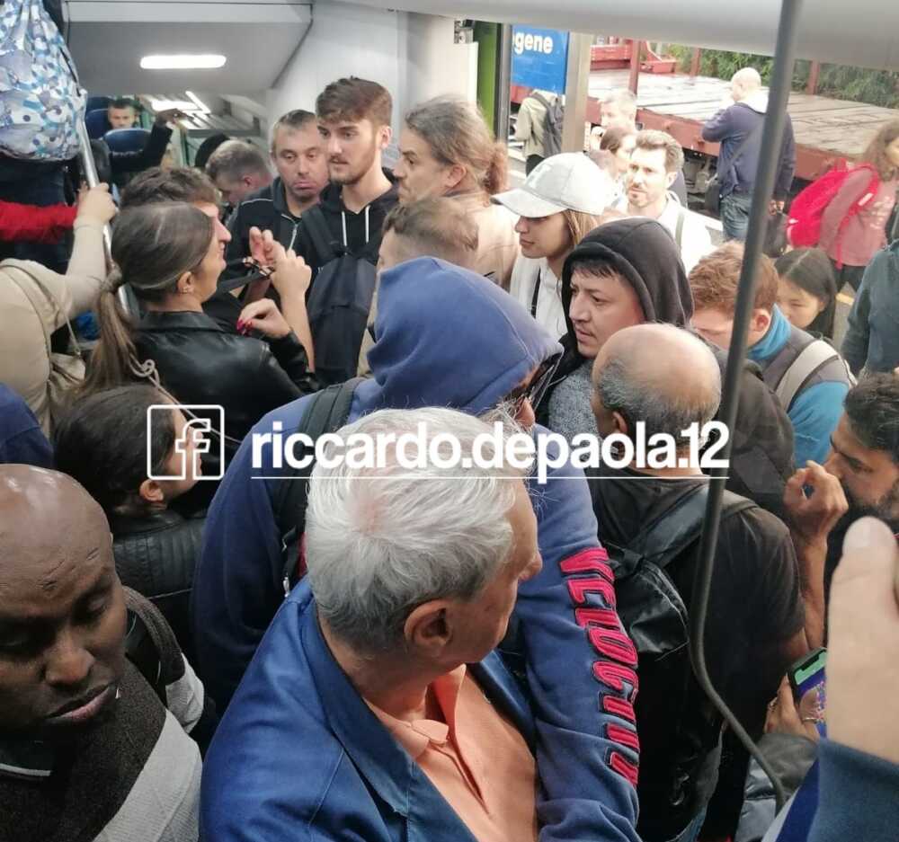 treno fl5 affollamento.jpg