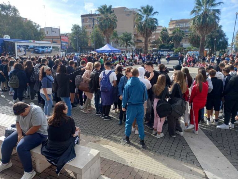Il Di Vittorio all’iniziativa “Una Vita da Social” a Ladispoli 1 una vita da social ladispoli polizia.jpg
