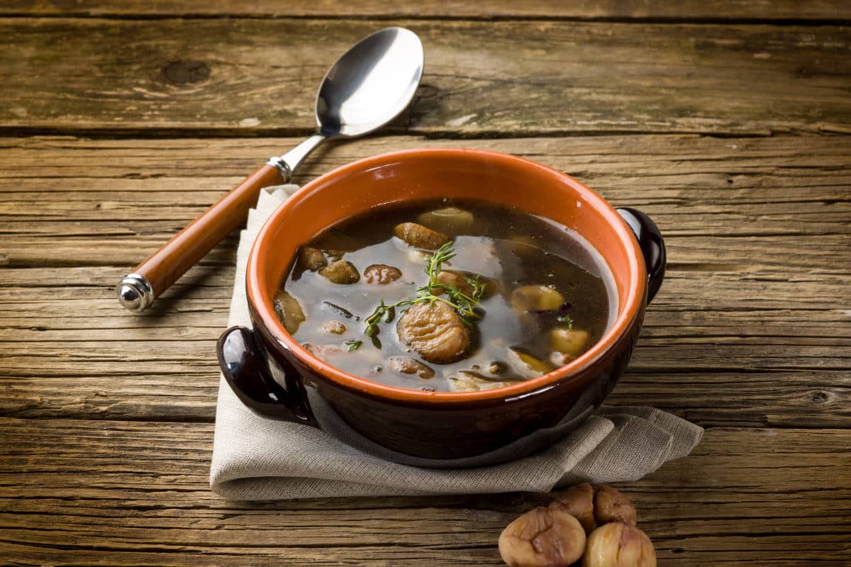 Zuppa di castagne, farro e patate: la ricetta perfetta per riscaldare il tuo autunno 1 zuppa castagne.jpg