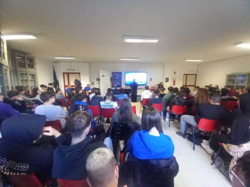 Grande interesse dei ragazzi del Di Vittorio per l’incontro con la comunità di Don Pierino Gelmini 1 20231128 091406 800x600.jpg