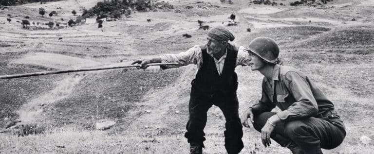 “Mostra fotografica di Robert Capa a Villa Mussolini: un viaggio nel mondo del fotogiornalismo dal 26 novembre al 1° aprile” 1 22Mostra fotografica di Robert .jpg