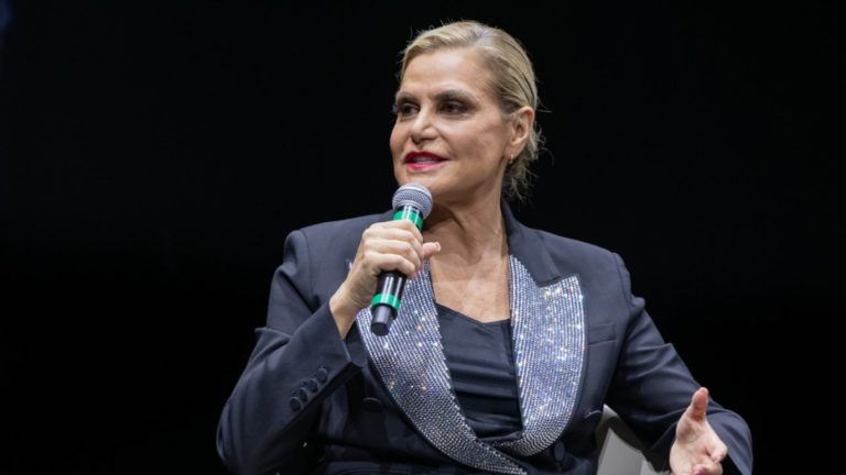 22Simona Ventura assegna i voti.jpg