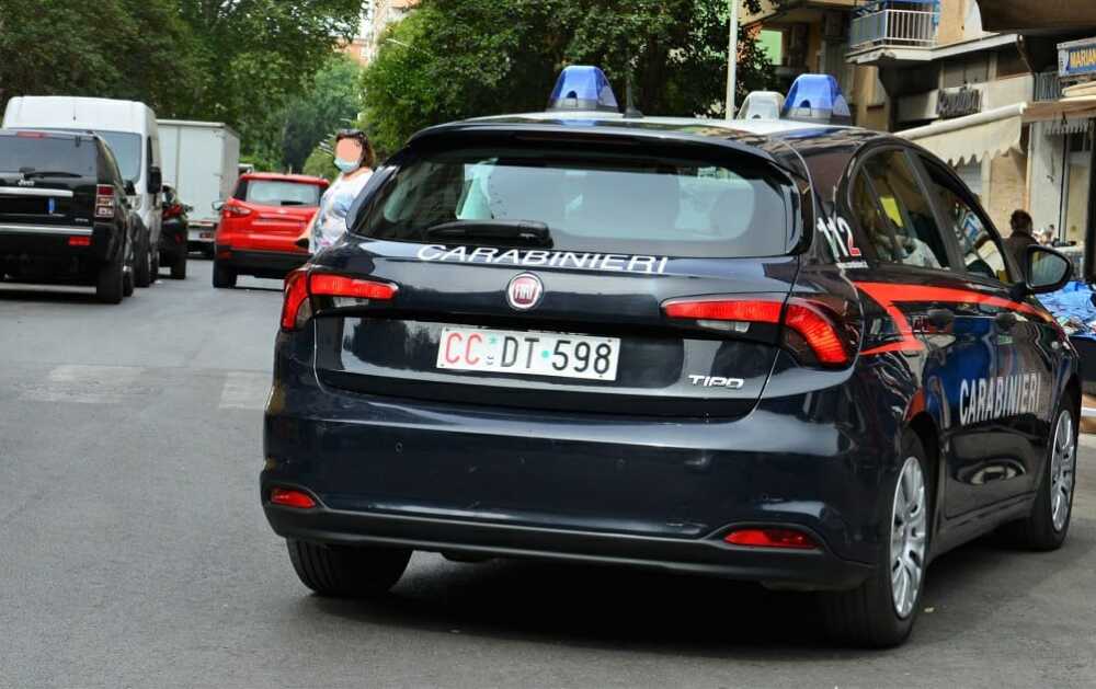 Giovane seduta sul cornicione del palazzo: salvata da un carabiniere 1 87fefd4a 96e9 4847 9068 e808f66f3b81.jpeg