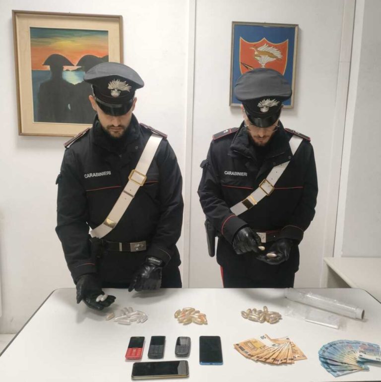 ANZIO La droga sequestrata dai Carabinieri.jpg